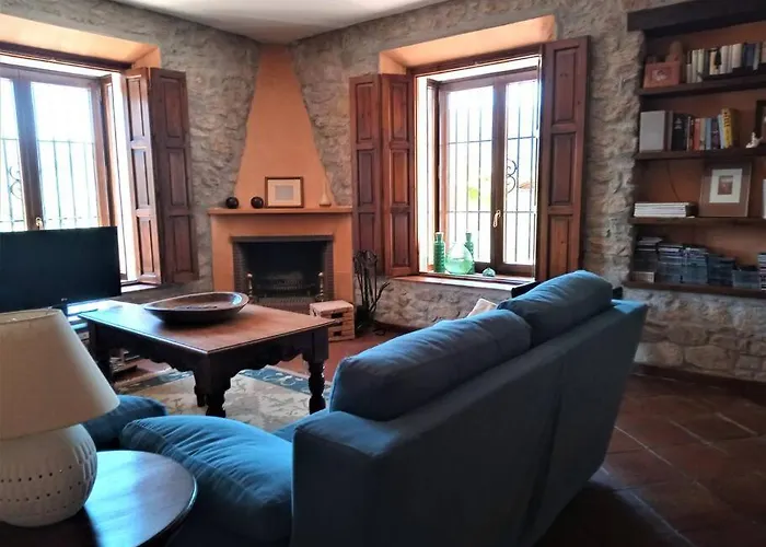 Carmen Magnificent In Serrania Nyaraló